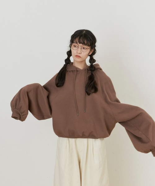 MERLOT（メルロー）の「ボリューム袖裏起毛パーカー（パーカー・レディース・ナチュラル/ブラウン/グレー/ダークグリーン・FREE）」の16枚目の写真