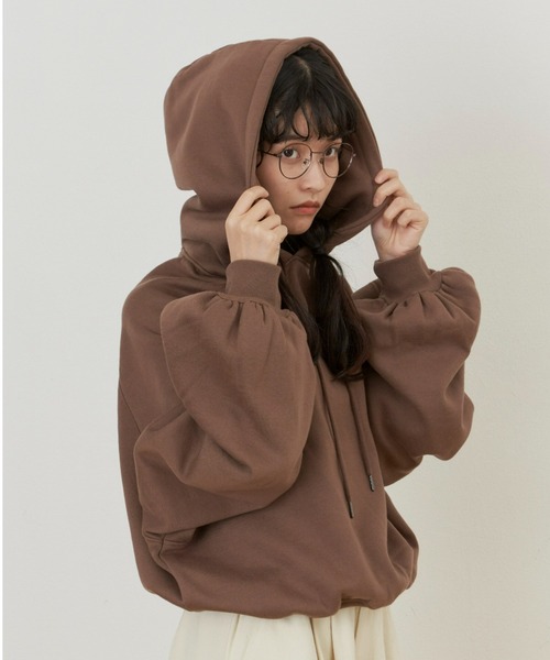 MERLOT（メルロー）の「ボリューム袖裏起毛パーカー（パーカー・レディース・ナチュラル/ブラウン/グレー/ダークグリーン・FREE）」の10枚目の写真