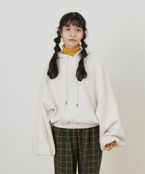 MERLOT（メルロー）の「ボリューム袖裏起毛パーカー（パーカー・レディース・ナチュラル/ブラウン/グレー/ダークグリーン・FREE）」の21枚目の写真