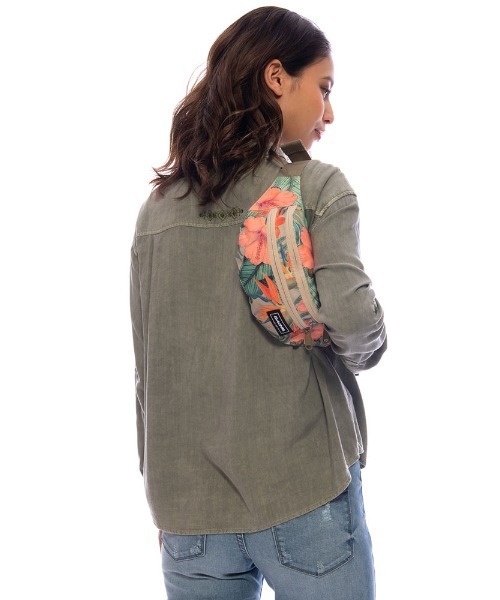 DAKINE(ダカイン)の「DAKINE CLASSIC HIP PACK ボディバッグ 【2021年秋冬モデル】/ダカインウエストポーチ(ボディバッグ/ウエストポーチ・レディース・グリーン系その他/オリーブ/カラフル/ブラック系その他/マルチ/パープル系その他/ブルー/ボルドー/ブラック/レッド系その他・FREE)」の5枚目の写真