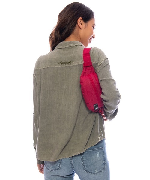 DAKINE(ダカイン)の「DAKINE CLASSIC HIP PACK ボディバッグ 【2021年秋冬モデル】/ダカインウエストポーチ(ボディバッグ/ウエストポーチ・レディース・グリーン系その他/オリーブ/カラフル/ブラック系その他/マルチ/パープル系その他/ブルー/ボルドー/ブラック/レッド系その他・FREE)」の9枚目の写真