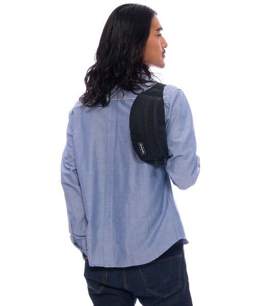 DAKINE(ダカイン)の「DAKINE CLASSIC HIP PACK ボディバッグ 【2021年秋冬モデル】/ダカインウエストポーチ(ボディバッグ/ウエストポーチ・レディース・グリーン系その他/オリーブ/カラフル/ブラック系その他/マルチ/パープル系その他/ブルー/ボルドー/ブラック/レッド系その他・FREE)」の2枚目の写真