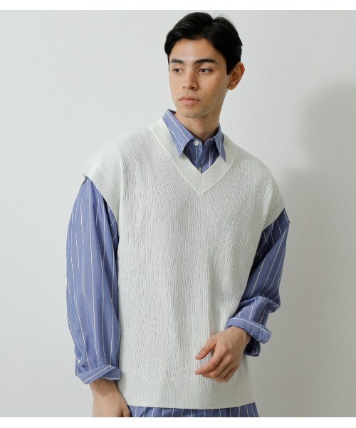 AZUL by moussy(アズールバイマウジー)の「SURFACE CHANGE KNIT VEST/サーフェスチェンジニットベスト(ベスト・メンズ・オフホワイト/ベージュ/ブラック・MEDIUM/LARGE)」の1枚目の写真