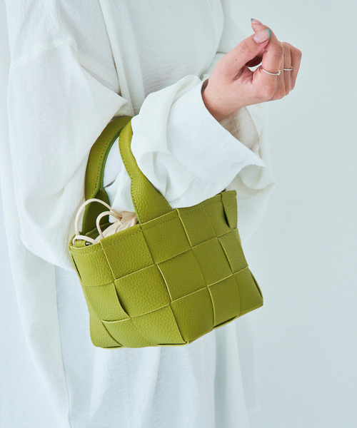 favori vie nouvelle(ファボリ ヴィー ヌーヴェル)の「<favori vie nouvelle/ファボリ ヴィー ヌーヴェル> メッシュ編みミニ2WAYショルダー(ショルダーバッグ・レディース・アイボリー/ライトグリーン/モカ/ブラック/ネイビー/ライトグレー/ダークブラウン/ラベンダー/マスタード/シルバー/グリーン・ONE SIZE)」の7枚目の写真
