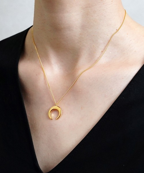 SIGNAL(シグナル)の「【SIGNAL/シグナル】MOON NECKLACE / ムーンネックレス(ネックレス・レディース・ゴールド・42cm)」の2枚目の写真