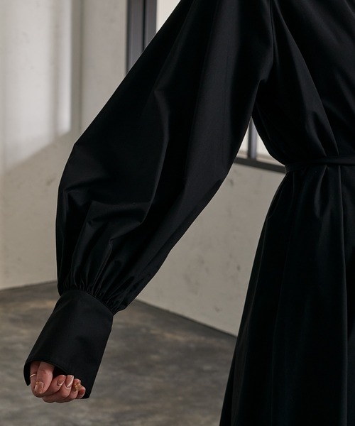 Ezick(エジック)の「スリーブコンシャスワンピース(シャツワンピース・レディース・ブラック/オフホワイト・SMALL/MEDIUM)」の16枚目の写真