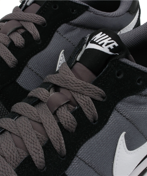 NIKE SPORTSWEAR（ナイキスポーツウェアー）の「ウィメンズ限定カラー ナイキ ジニコ WMNS NIKE GENICCO 644451（スニーカー・レディース・オフホワイト/ダークグレー/ブルー・23cm/23.5cm/24cm/24.5cm）」の8枚目の写真