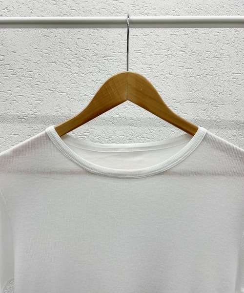 CEMONEMO(セモネモ)の「無地 リブ Uネック 長袖 Tシャツ(Tシャツ/カットソー・レディース・ホワイト/ブラック・FREE)」の8枚目の写真