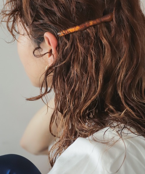 rapiecage（ラピエサージュ）の「ランダムラインショートバレッタ（バレッタ/ヘアクリップ・レディース・ブラウン/グリーン/キナリ・FREE）」の2枚目の写真