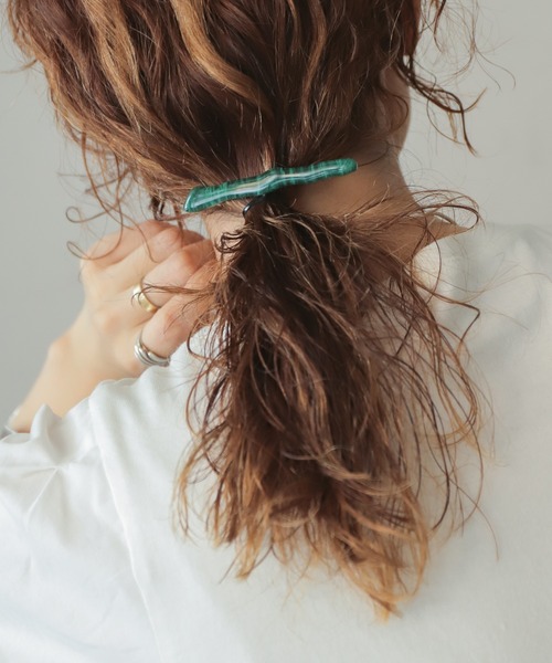 rapiecage（ラピエサージュ）の「ランダムラインショートバレッタ（バレッタ/ヘアクリップ・レディース・ブラウン/グリーン/キナリ・FREE）」の3枚目の写真