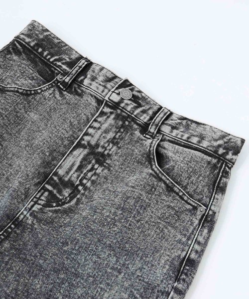 X-girl（エックスガール）の「SLIT LONG SKIRT/ケミカルデニム　スリット/ロングスカート（デニムスカート・レディース・ブラック/ブラウン・M/XS/S）」の4枚目の写真