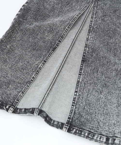 X-girl（エックスガール）の「SLIT LONG SKIRT/ケミカルデニム　スリット/ロングスカート（デニムスカート・レディース・ブラック/ブラウン・M/XS/S）」の7枚目の写真