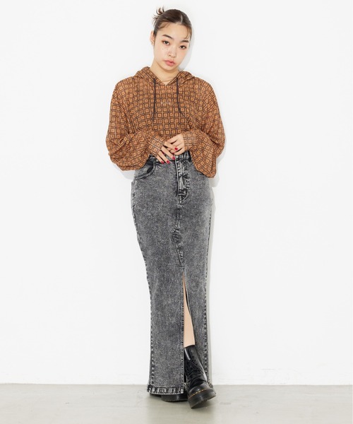 X-girl（エックスガール）の「SLIT LONG SKIRT/ケミカルデニム　スリット/ロングスカート（デニムスカート・レディース・ブラック/ブラウン・M/XS/S）」の20枚目の写真