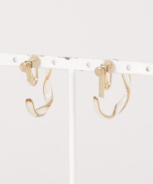 The Rule(ザルール)の「The Rule ザルール:Celadon twist hoop earring :ねじり フープイヤリング(イヤリング・レディース・ホワイト/ブラウン/グレー/クリア・FREE)」の12枚目の写真