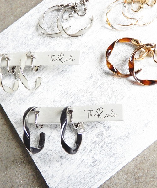 The Rule(ザルール)の「The Rule ザルール:Celadon twist hoop earring :ねじり フープイヤリング(イヤリング・レディース・ホワイト/ブラウン/グレー/クリア・FREE)」の11枚目の写真