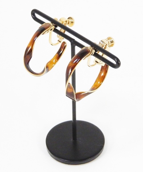 The Rule(ザルール)の「The Rule ザルール:Celadon twist hoop earring :ねじり フープイヤリング(イヤリング・レディース・ホワイト/ブラウン/グレー/クリア・FREE)」の9枚目の写真