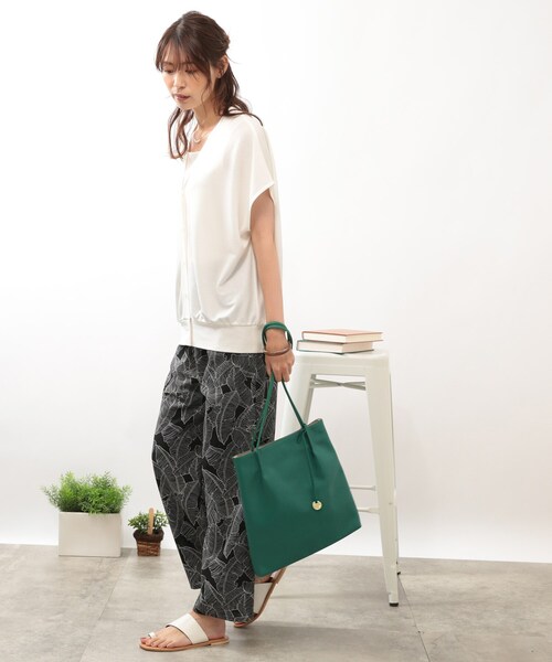 SHOO・LA・RUE（シューラルー）の「◆つまみハンドルトートバッグ（トートバッグ・レディース・ホワイト/ブラック/ダークグリーン/グレー/オレンジ/ブラック系3/アイボリー/ブラック系/ピンク系・00）」の10枚目の写真