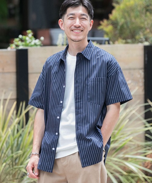 ITEMS URBANRESEARCH（アイテムズ アーバンリサーチ）の「レギュラーカラー ストライプ半袖シャツ（シャツ/ブラウス・メンズ・ライトブルー/ネイビー/ブルー・MEDIUM/LARGE）」の7枚目の写真