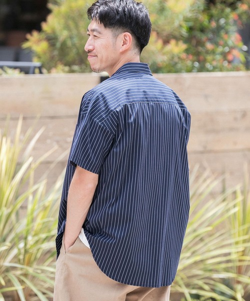 ITEMS URBANRESEARCH（アイテムズ アーバンリサーチ）の「レギュラーカラー ストライプ半袖シャツ（シャツ/ブラウス・メンズ・ライトブルー/ネイビー/ブルー・MEDIUM/LARGE）」の13枚目の写真