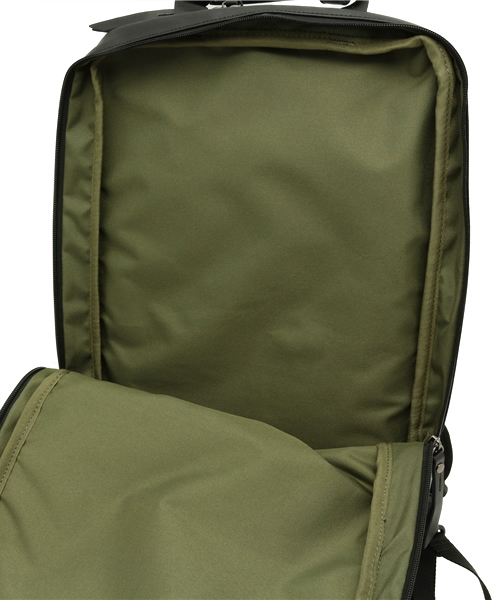 VENCEEXCHANGE(ヴァンスエクスチェンジ)の「LARKINS ラーキンスB BRIEFPACK (ショルダーバッグ・メンズ・ブラック/ダークグリーン・FREE)」の12枚目の写真