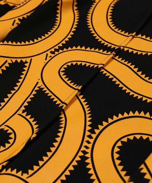 MARCELO BURLON（マルセロ・バーロン）の「ALL OVER SNAKES TRACK PANTS（その他パンツ・メンズ・ブラック系その他・M/L）」の5枚目の写真