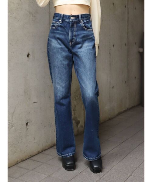 EVRIS（エヴリス）の「スリットフレアデニムパンツ（デニムパンツ・レディース・ブラック/インディゴブルー・SMALL/MEDIUM）」の6枚目の写真