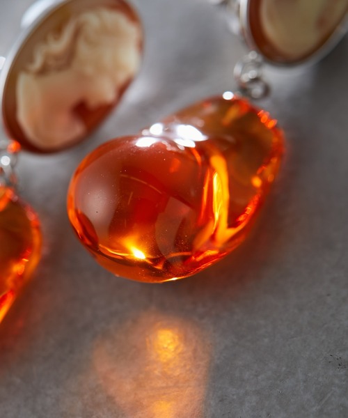 ear PAPILLONNER（イアパピヨネ）の「【SUM1 STYLE（スミスタイル）】バロックカメオイヤリング（イヤリング・レディース・オレンジ・FREE）」の13枚目の写真