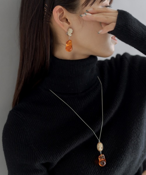 ear PAPILLONNER（イアパピヨネ）の「【SUM1 STYLE（スミスタイル）】バロックカメオイヤリング（イヤリング・レディース・オレンジ・FREE）」の9枚目の写真