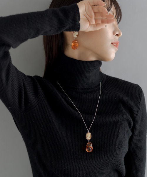 ear PAPILLONNER（イアパピヨネ）の「【SUM1 STYLE（スミスタイル）】バロックカメオイヤリング（イヤリング・レディース・オレンジ・FREE）」の4枚目の写真