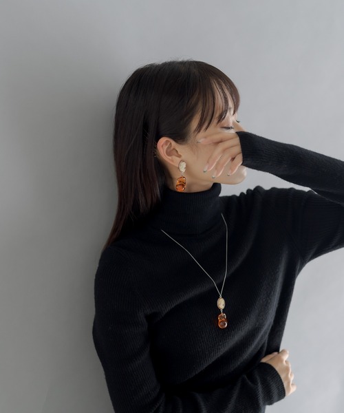 ear PAPILLONNER（イアパピヨネ）の「【SUM1 STYLE（スミスタイル）】バロックカメオイヤリング（イヤリング・レディース・オレンジ・FREE）」の3枚目の写真