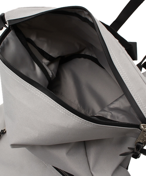 INDISPENSABLE （インディスペンサブル）の「WEGO/INDISPENSABLE デイパック FUNK（バックパック/リュック・メンズ・ブラック/ブラック系その他/グレー/カーキ/ネイビー/レッド系その他/その他1/その他2・FREE）」の16枚目の写真
