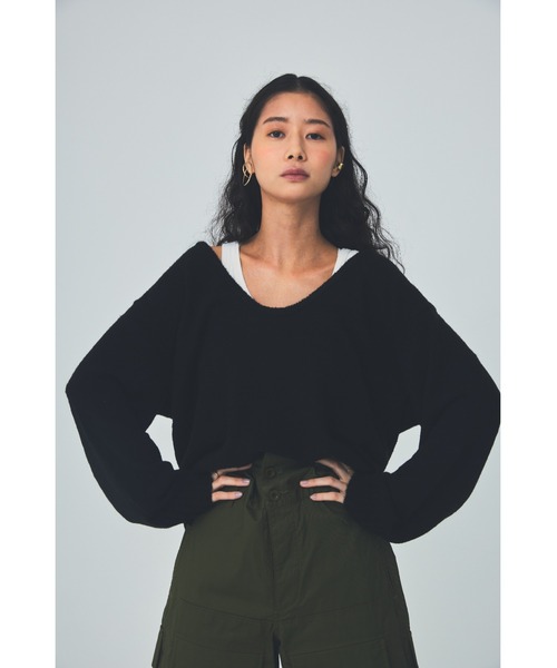 THEATRE PRODUCTS(シアタープロダクツ)の「Vネックプルオーバー(ニット/セーター・レディース・ブラック/ベージュ/ブルー・FREE)」の2枚目の写真