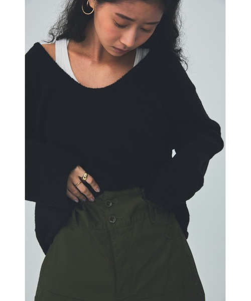 THEATRE PRODUCTS(シアタープロダクツ)の「Vネックプルオーバー(ニット/セーター・レディース・ブラック/ベージュ/ブルー・FREE)」の5枚目の写真