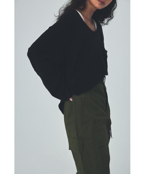 THEATRE PRODUCTS(シアタープロダクツ)の「Vネックプルオーバー(ニット/セーター・レディース・ブラック/ベージュ/ブルー・FREE)」の6枚目の写真