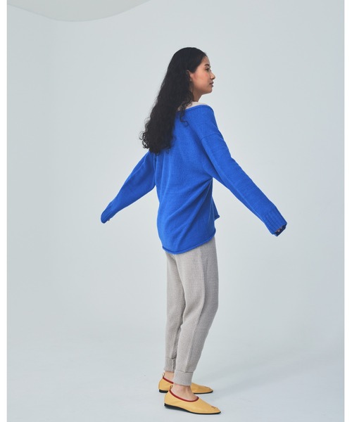 THEATRE PRODUCTS(シアタープロダクツ)の「Vネックプルオーバー(ニット/セーター・レディース・ブラック/ベージュ/ブルー・FREE)」の13枚目の写真