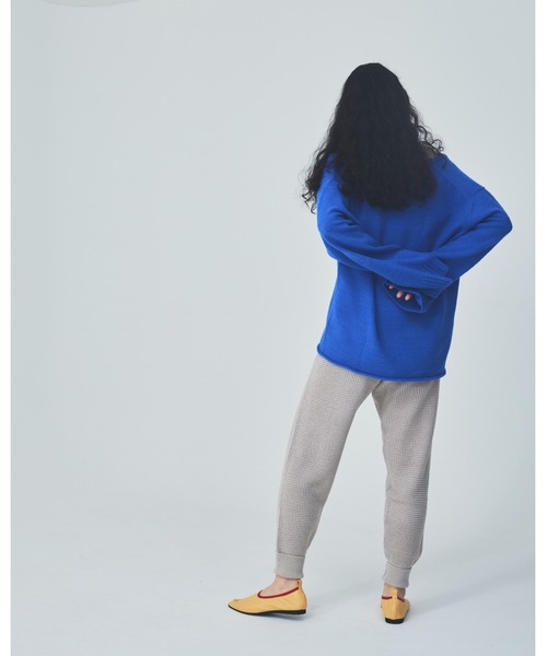 THEATRE PRODUCTS(シアタープロダクツ)の「Vネックプルオーバー(ニット/セーター・レディース・ブラック/ベージュ/ブルー・FREE)」の14枚目の写真