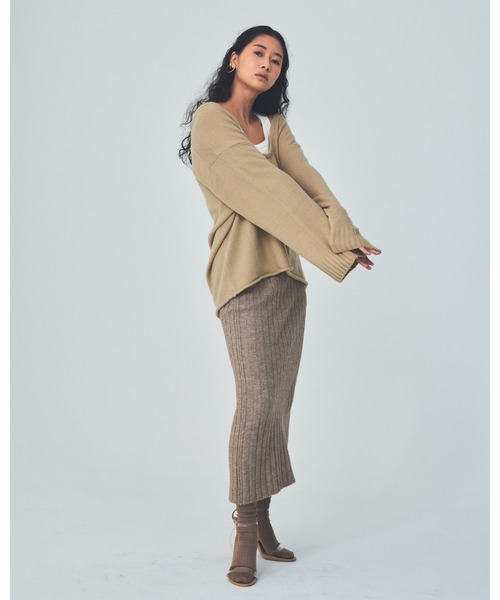 THEATRE PRODUCTS(シアタープロダクツ)の「Vネックプルオーバー(ニット/セーター・レディース・ブラック/ベージュ/ブルー・FREE)」の15枚目の写真