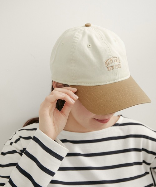NEW ERA（ニューエラ）の「【NEW ERA(R)/ニューエラ別注】MINI COLLEGE LOGO CAP（キャップ・レディース・ブラック/キナリ/ブルー系その他4・FREE）」の2枚目の写真