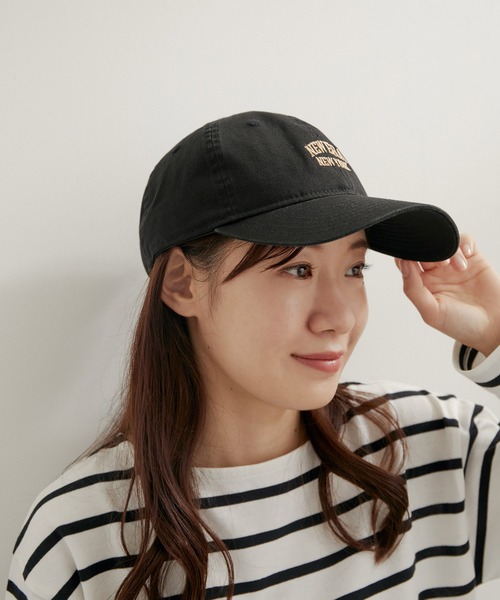 NEW ERA（ニューエラ）の「【NEW ERA(R)/ニューエラ別注】MINI COLLEGE LOGO CAP（キャップ・レディース・ブラック/キナリ/ブルー系その他4・FREE）」の3枚目の写真