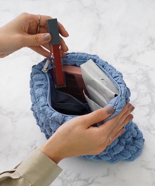 IAMUSE（アイアミューズ）の「ぽこぽこポーチ S0837【IAMUSE】（ポーチ・レディース・オレンジ/ライラック/ブルー/ピンク/ミント/ブラック/アイボリー・FREE）」の4枚目の写真