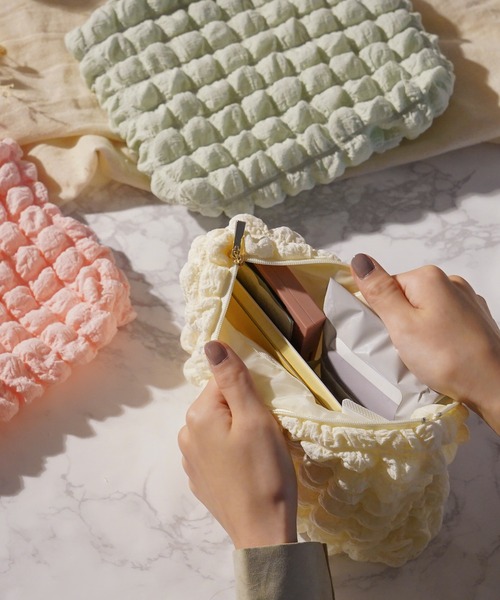 IAMUSE（アイアミューズ）の「ぽこぽこポーチ S0837【IAMUSE】（ポーチ・レディース・オレンジ/ライラック/ブルー/ピンク/ミント/ブラック/アイボリー・FREE）」の9枚目の写真