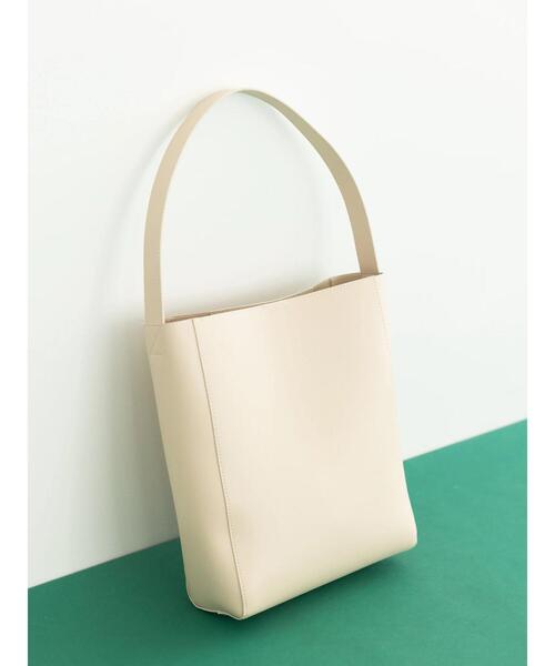koe(コエ)の「フェイクレザーワンハンドルショルダーバッグ(トートバッグ・レディース・グレイッシュベージュ/ブラック/アイボリー・FREE)」の19枚目の写真