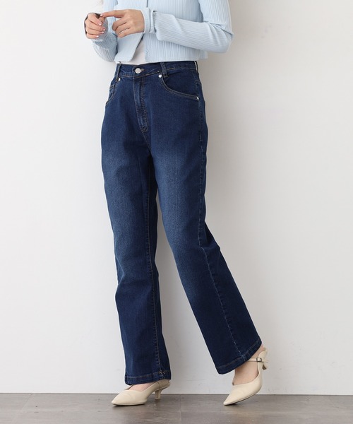 atONE(アットワン)の「atONE セミフレアデニムパンツ(デニムパンツ・レディース・ネイビー/ダークネイビー/ブルー/ブラック・M/L/4L/3L/LL)」の2枚目の写真
