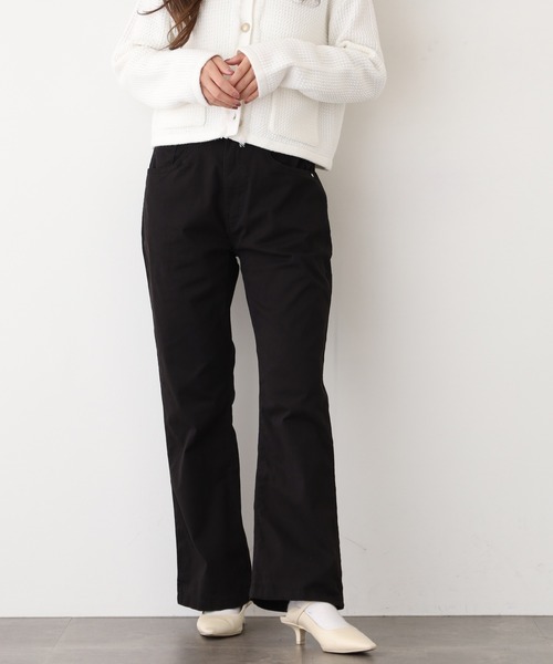 atONE(アットワン)の「atONE セミフレアデニムパンツ(デニムパンツ・レディース・ネイビー/ダークネイビー/ブルー/ブラック・M/L/4L/3L/LL)」の1枚目の写真