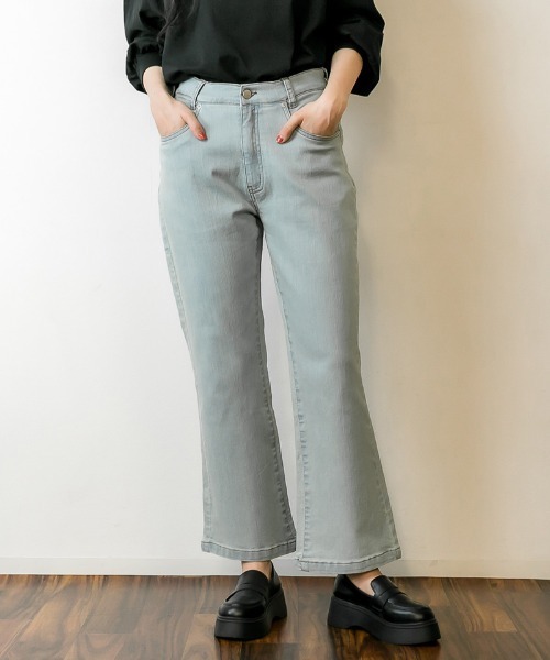 atONE(アットワン)の「atONE セミフレアデニムパンツ(デニムパンツ・レディース・ネイビー/ダークネイビー/ブルー/ブラック・M/L/4L/3L/LL)」の16枚目の写真