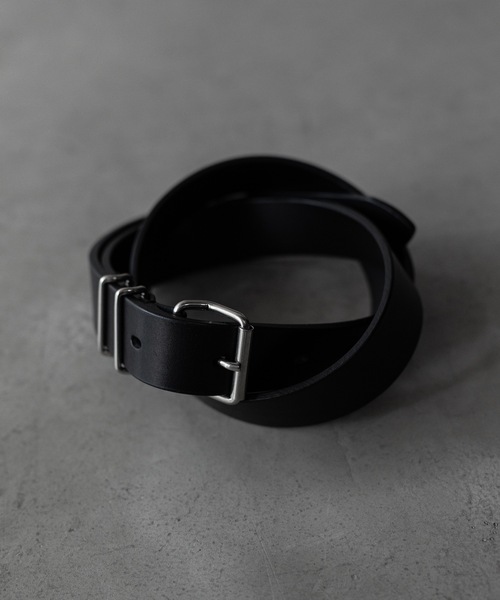 ATTACHMENT（アタッチメント）の「カウレザー シングルピン ベルト  /  COW LEATHER SINGLE PIN BELT（ベルト・メンズ・ブラウン/ブラック・1/3）」の2枚目の写真