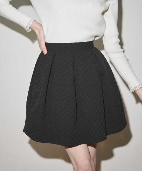 MIRO AMURETTE(ミロアミュレット)の「check tuck skirt/タックミニスカート(スカート・レディース・ホワイト/ブラック・FREE)」の1枚目の写真