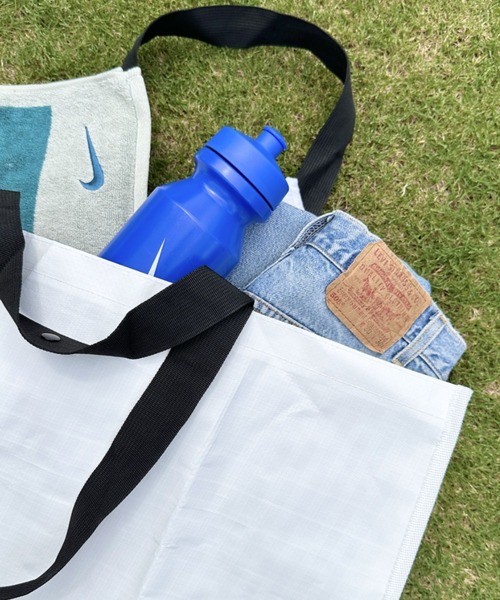 THE NORTH FACE（ザノースフェイス）の「国内未発売 THE NORTH FACE(ザ・ノースフェイス) / SHOPPER BAG-L/ショッパーバッグ L（エコバッグ/サブバッグ・レディース・ホワイト/ホワイト系その他・FREE）」の4枚目の写真