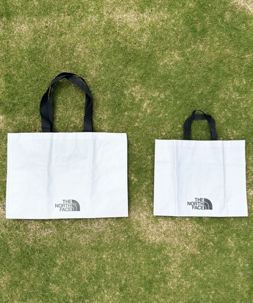 THE NORTH FACE（ザノースフェイス）の「国内未発売 THE NORTH FACE(ザ・ノースフェイス) / SHOPPER BAG-L/ショッパーバッグ L（エコバッグ/サブバッグ・レディース・ホワイト/ホワイト系その他・FREE）」の3枚目の写真