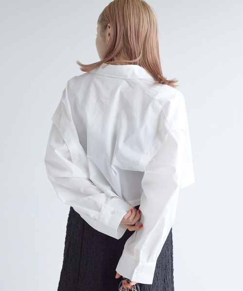 w closet（ダブルクローゼット）の「【2WAY】クロップドシャツ（シャツ/ブラウス・レディース・オフホワイト/サックスブルー/ストライプ・FREE）」の4枚目の写真